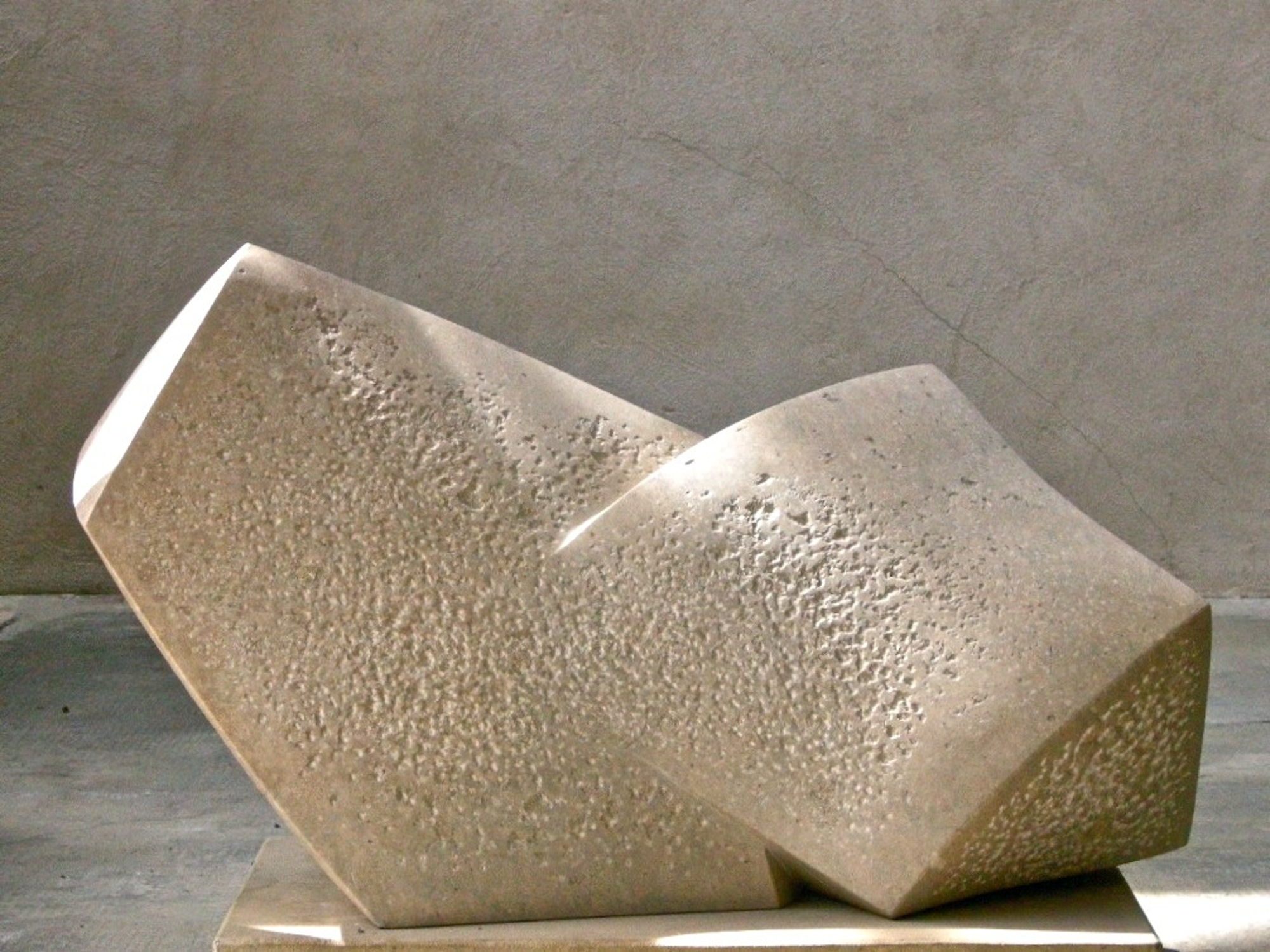Elevated, 2006,  Untersberger Marmor, 92 x 32 x 55 cm