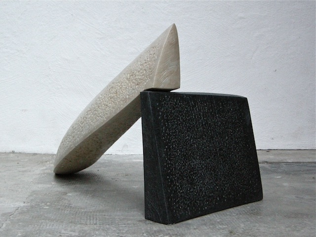 Uplifted, 2013, Kalkstein, Diabas, 60 x 50 x 105 cm