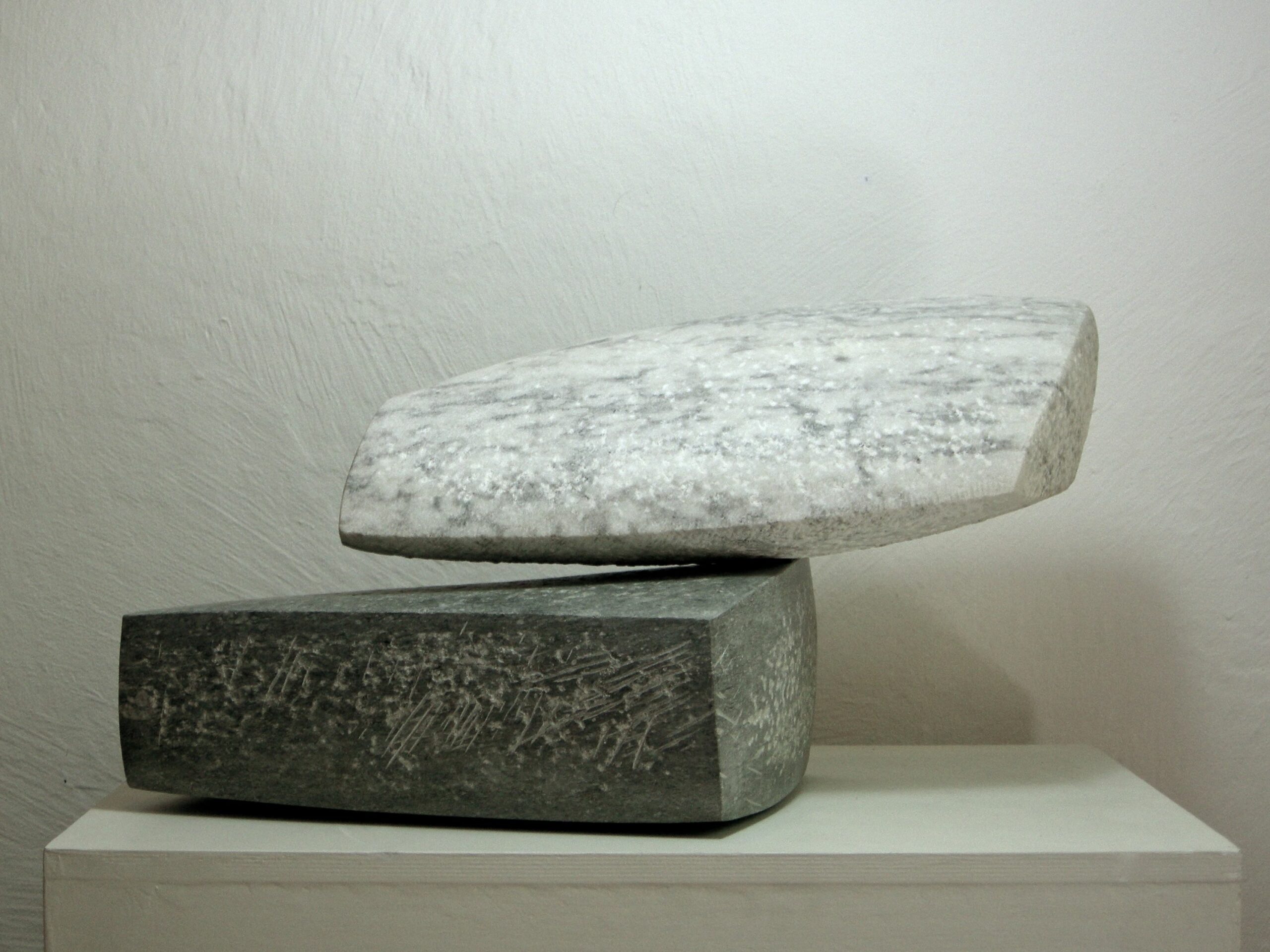 Weightless, 2018, Marmor, Gneiss, Höhe 40 cm