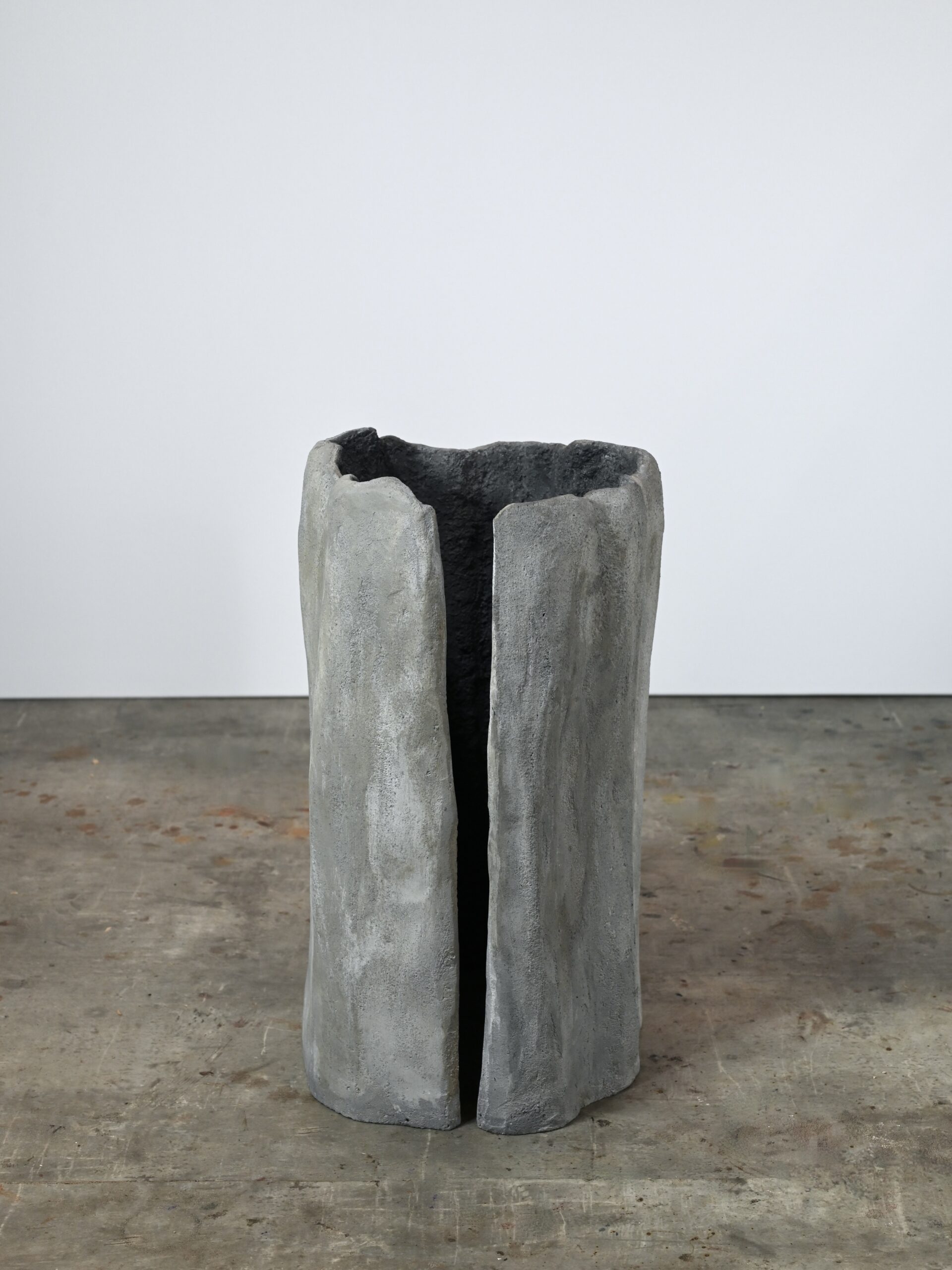 Intimate Space, 2018, concrete, pigments, height 55 cm