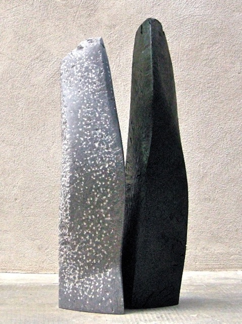 Two of a kind, 2010, Kalkstein, Nußholz gebeizt, Höhe 65 cm